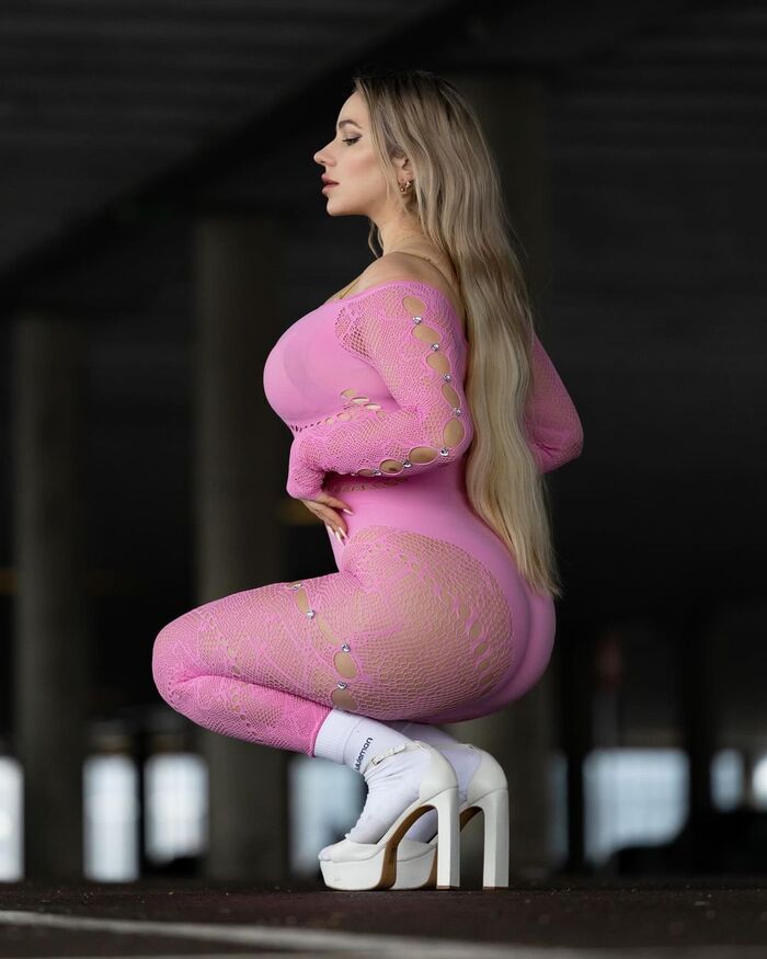 Pink heels - NSFW, Эротика, Девушки, Фотография, Neringa Kriziute, Полнота, Длиннопост, Instagram (ссылка), Бодистокинг