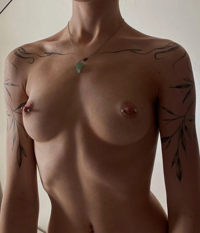 AstutelyRefuel - NSFW, Erotic, Navel, Nipples, Boobs, Girls, Girl with tattoo, Piercing, No face, Naked